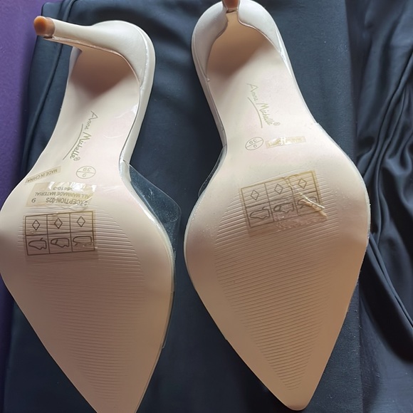 Ann Michelle shoes. Tan with clear band.  Size 9 however fits like a size 7 - Picture 2 of 3